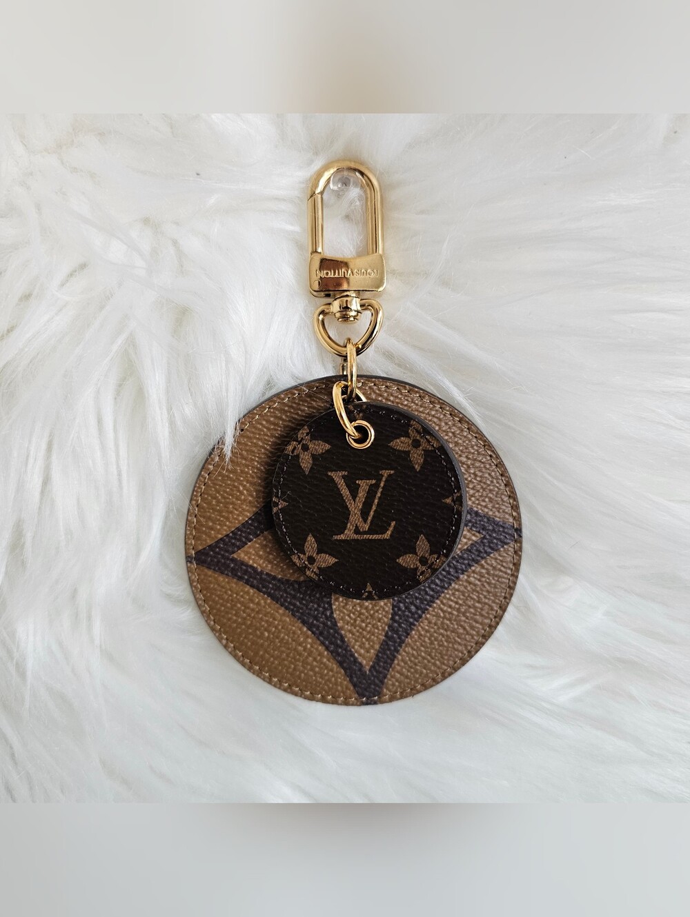 ๐ฅ LV Reverse Bag Charm ๐ฅ - Picture 2 of 8